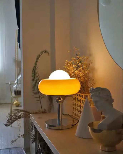 Mid Century Modern Lampe – Vintage Ei-Tischlampe im Bauhaus-Stil